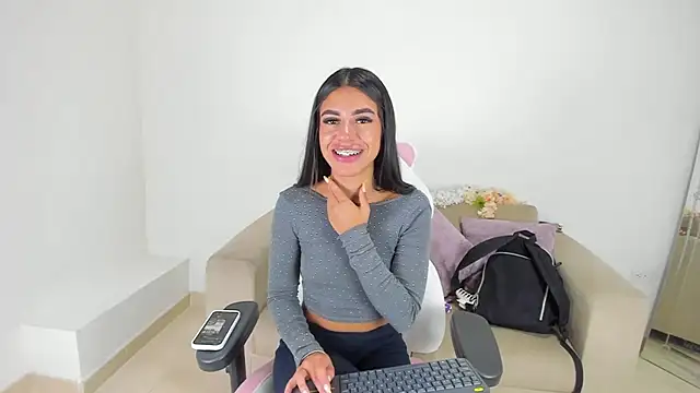 Snapshot of Charlotte_cowell_sub1_ chatting on March 12, 11:33 pm Charlotte cowell sub1 online show from March 12, 11:33 pm