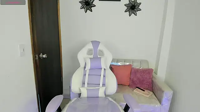 Snapshot of Charlotte_cowell_sub1_ chatting on March 20, 11:23 pm Charlotte cowell sub1 online show from March 20, 11:23 pm