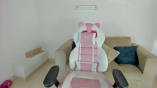 Snapshot of Charlotte_cowell_sub1_ chatting on September 23, 4:43 pm Charlotte cowell sub1 online show from September 23, 4:43 pm