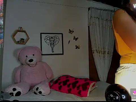 mykaelahoney online show from November 27, 5:09 am