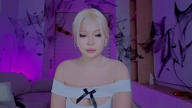 Snapshot of RileyMee chatting on October 26, 12:22 pm RileyMee online show from October 26, 12:22 pm