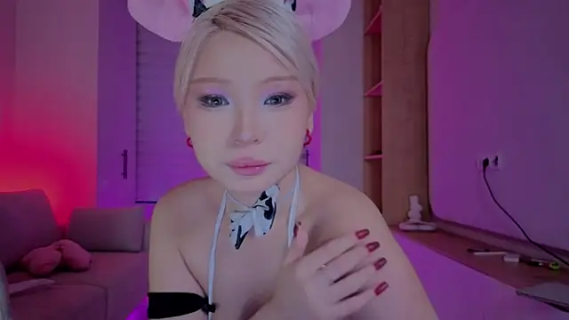 Snapshot of RileyMee chatting on November 1, 3:08 am RileyMee online show from November 1, 3:08 am