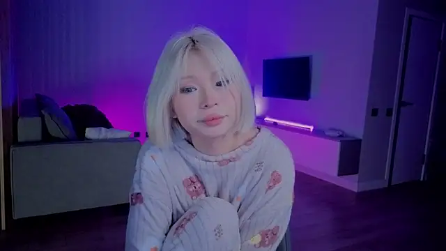 Snapshot of RileyMee chatting on November 10, 3:05 am RileyMee online show from November 10, 3:05 am