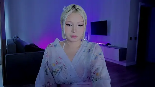 Snapshot of RileyMee chatting on November 17, 3:23 am RileyMee online show from November 17, 3:23 am