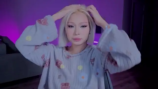 Snapshot of RileyMee chatting on November 22, 1:15 am RileyMee online show from November 22, 1:15 am