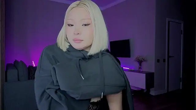 Snapshot of RileyMee chatting on November 29, 1:30 am RileyMee online show from November 29, 1:30 am