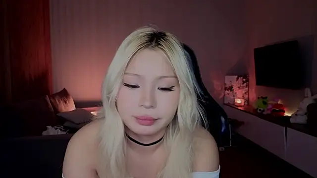 RileyMee online show from April 26, 4:21 am