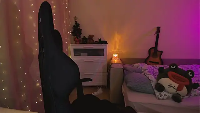 Snapshot of Diana_Flower chatting on February 9, 12:52 pm Diana Flower online show from February 9, 12:52 pm