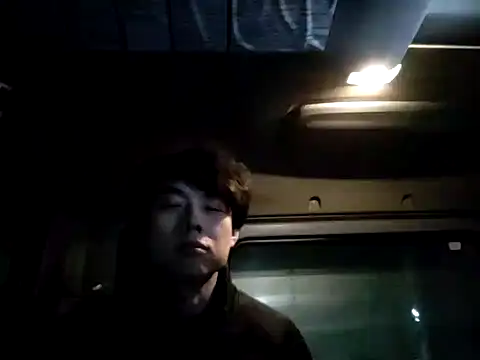 whitebriefboy online show from January 19, 2:28 pm