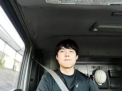 whitebriefboy online show from June 20, 10:01 pm