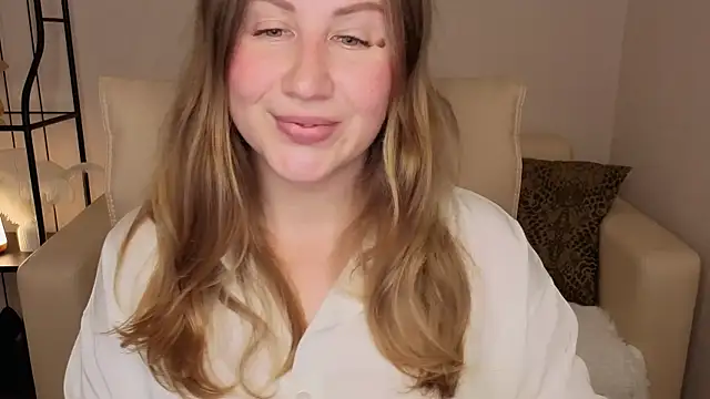 Snapshot of Helens_love chatting on November 8, 2:12 am Helens love online show from November 8, 2:12 am