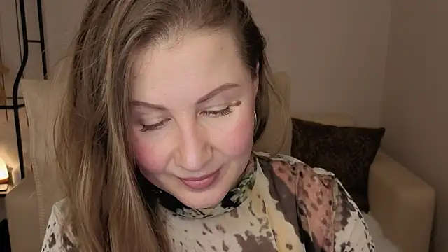 Snapshot of Helens_love chatting on November 30, 2:37 am Helens love online show from November 30, 2:37 am