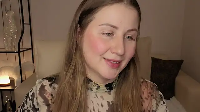 Snapshot of Helens_love chatting on December 14, 2:28 am Helens love online show from December 14, 2:28 am