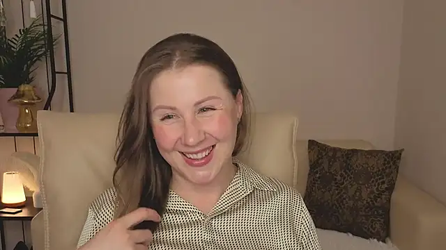 Snapshot of Helens_love chatting on June 21, 2:14 am Helens love online show from June 21, 2:14 am