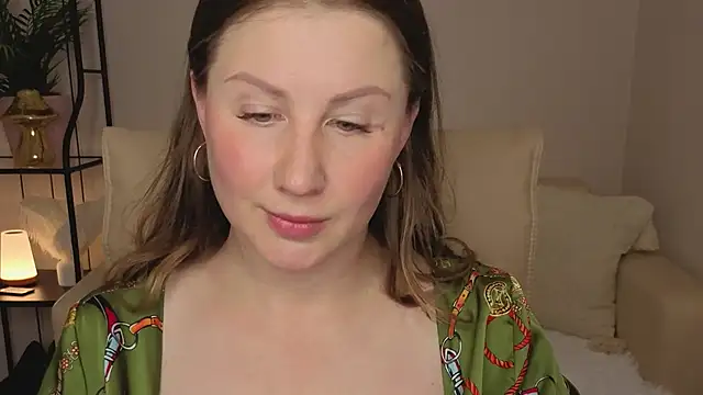 Snapshot of Helens_love chatting on June 27, 2:38 am Helens love online show from June 27, 2:38 am