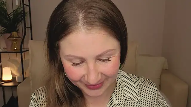 Snapshot of Helens_love chatting on June 29, 1:45 am Helens love online show from June 29, 1:45 am