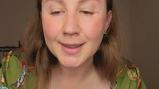 Snapshot of Helens_love chatting on July 4, 3:02 am Helens love online show from July 4, 3:02 am