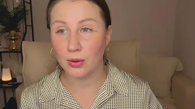 Snapshot of Helens_love chatting on July 11, 2:25 am Helens love online show from July 11, 2:25 am