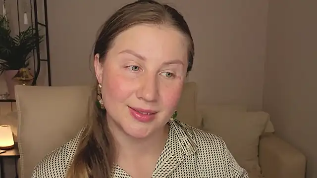 Snapshot of Helens_love chatting on July 31, 2:22 am Helens love online show from July 31, 2:22 am