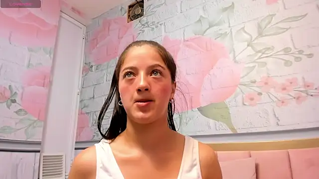 Annie Cute18  online show from February 5, 4:06 am