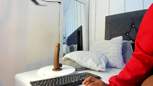 Snapshot of ebony_hot1 chatting on December 7, 1:40 pm ebony hot1 online show from December 7, 1:40 pm