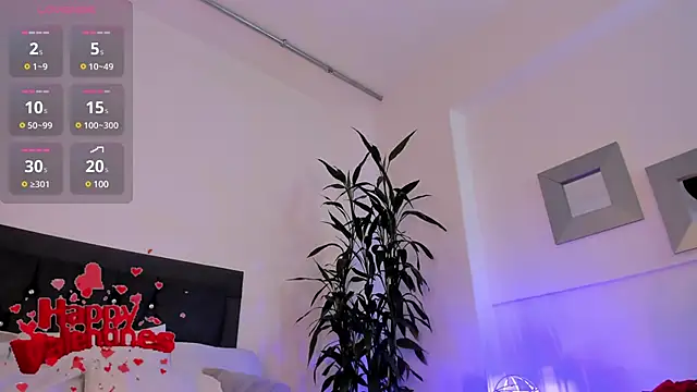 Snapshot of ebony_hot1 chatting on February 14, 1:40 pm ebony hot1 online show from February 14, 1:40 pm