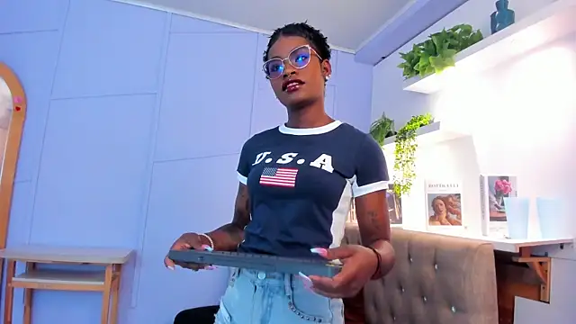 amber-hill online show from July 4, 12:11 pm