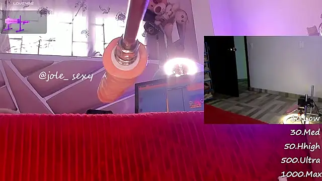 Snapshot of jolee__ chatting on January 5, 12:42 pm jolee online show from January 5, 12:42 pm