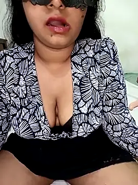 Reesha 99 online show from May 31, 6:20 pm