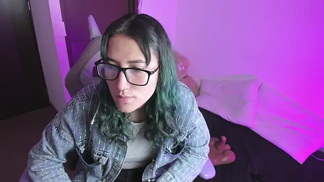 hitomi arata online show from February 6, 2:15 pm