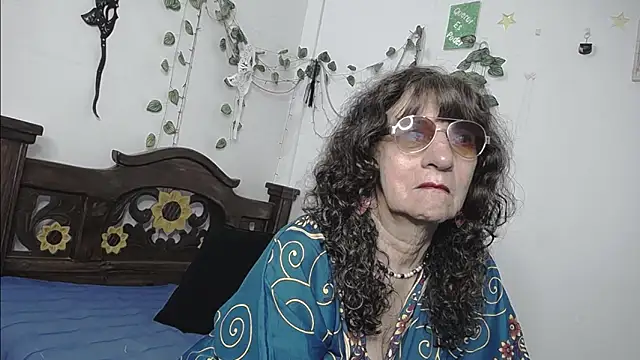 DominaLeona online show from May 18, 10:04 pm