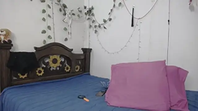 Snapshot of DominaLeona chatting on July 7, 9:41 pm DominaLeona online show from July 7, 9:41 pm
