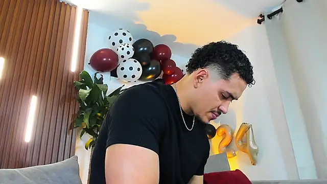 lucasanto  online show from August 2, 6:34 am