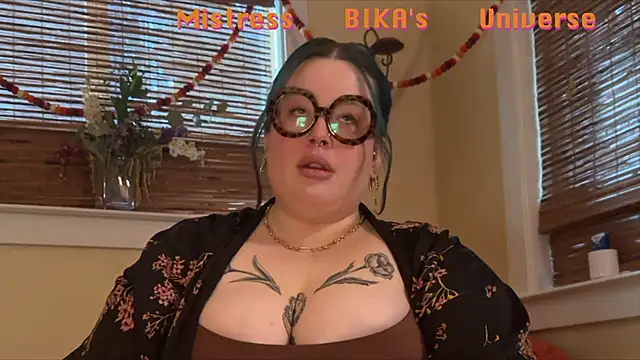 MissBika online show from March 7, 12:15 am