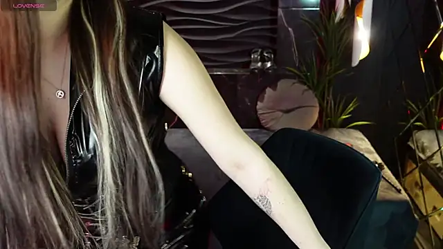 Snapshot of Lily_Moonlight chatting on March 20, 10:32 am Lily Moonlight online show from March 20, 10:32 am