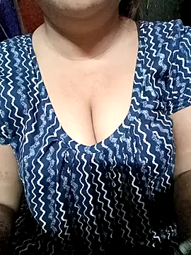 Snapshot of Beautyy38 chatting on February 1, 12:18 am Beautyy38 online show from February 1, 12:18 am