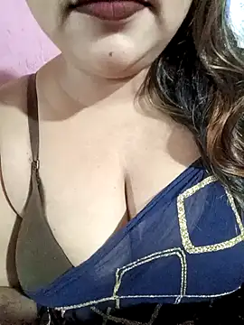 Snapshot of Beautyy38 chatting on February 4, 3:11 am Beautyy38 online show from February 4, 3:11 am