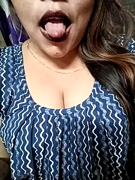 Snapshot of Beautyy38 chatting on February 21, 10:26 pm Beautyy38 online show from February 21, 10:26 pm