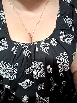 Snapshot of Beautyy38 chatting on February 27, 8:53 pm Beautyy38 online show from February 27, 8:53 pm