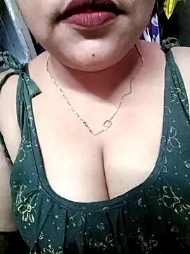 Snapshot of Beautyy38 chatting on March 14, 12:21 am Beautyy38 online show from March 14, 12:21 am