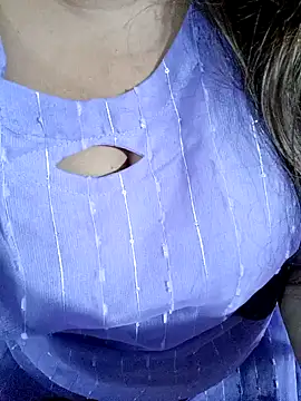 Snapshot of Beautyy38 chatting on December 3, 2:52 am Beautyy38 online show from December 3, 2:52 am