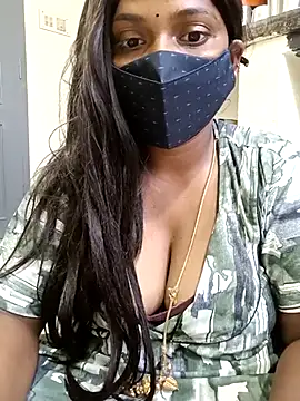 Snapshot of Renuma chatting on February 13, 11:28 am Renuma online show from February 13, 11:28 am