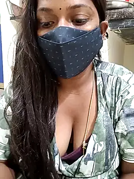 Snapshot of Renuma chatting on February 14, 3:33 am Renuma online show from February 14, 3:33 am