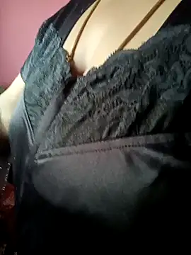 Snapshot of Renuma chatting on December 4, 6:01 am Renuma online show from December 4, 6:01 am