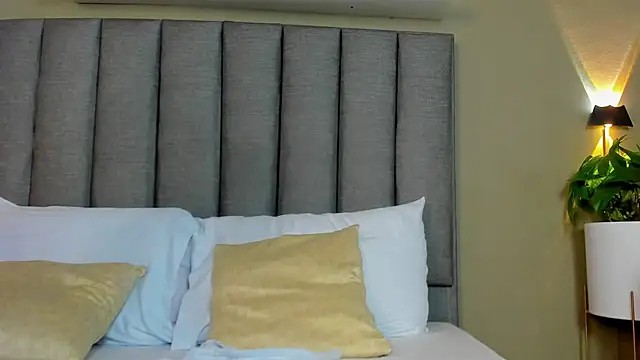 Snapshot of dalila30x chatting on June 2, 2:35 am dalila30x online show from June 2, 2:35 am