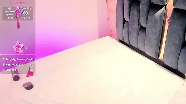 Snapshot of RoseTaylor__ chatting on February 14, 8:52 am RoseTaylor online show from February 14, 8:52 am