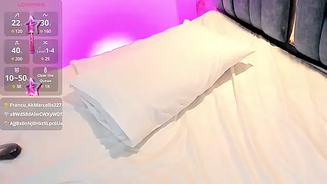 Snapshot of RoseTaylor__ chatting on February 18, 9:32 am RoseTaylor online show from February 18, 9:32 am