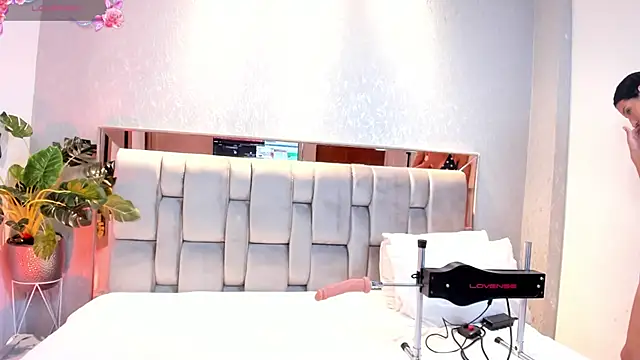 Snapshot of RoseTaylor__ chatting on September 24, 5:22 am RoseTaylor online show from September 24, 5:22 am