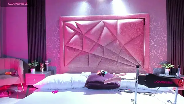 Snapshot of RoseTaylor__ chatting on October 7, 5:59 am RoseTaylor online show from October 7, 5:59 am