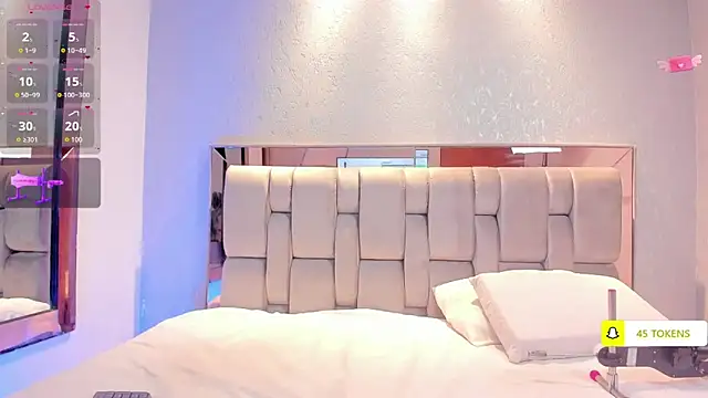 Snapshot of RoseTaylor__ chatting on October 24, 4:53 am RoseTaylor online show from October 24, 4:53 am